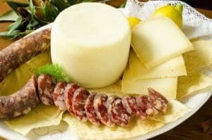 Cucina Sarda: salame e pecorino