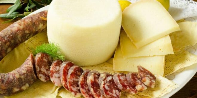Cucina Sarda: salame e pecorino