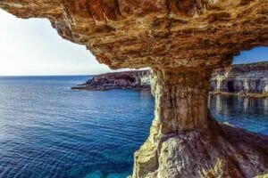 Cipro grotte e insenature