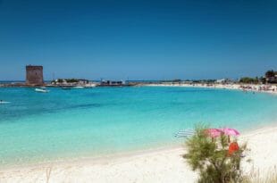 Porto Cesareo, spiaggia con la torre