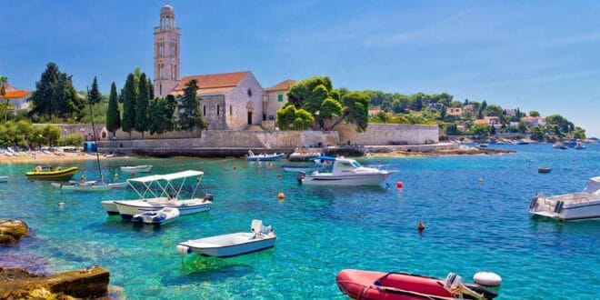 Hvar, il lungomare cittadino