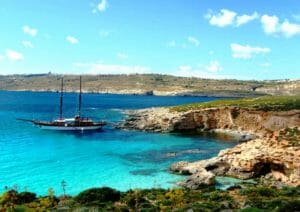 Guida di Malta, la costa di Comino