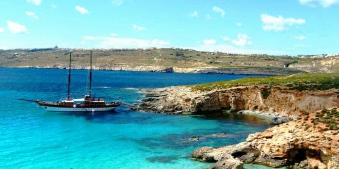 Guida di Malta, la costa di Comino